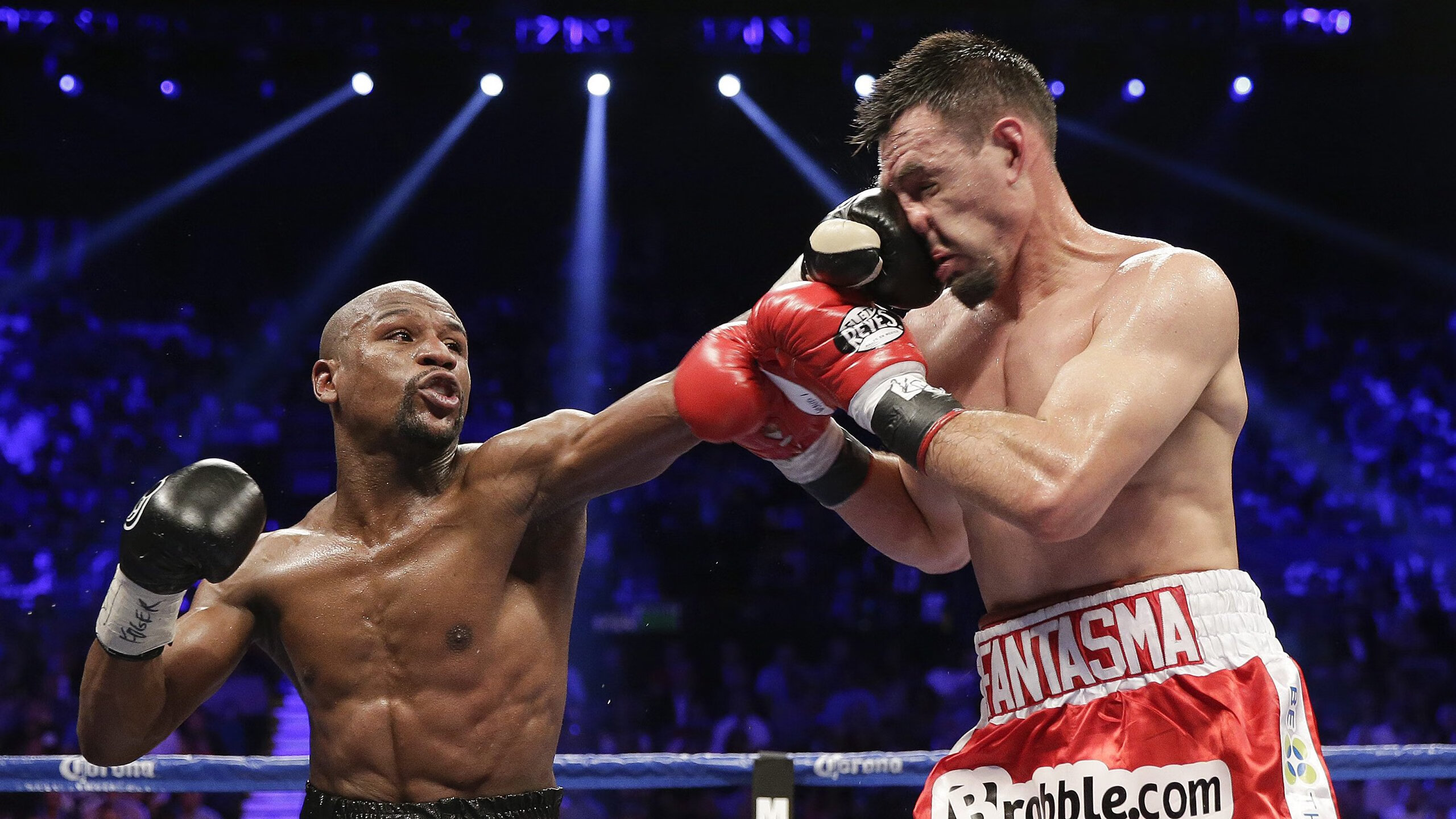 高位压迫对对手传控形成战术打击威慑,破解高位压迫